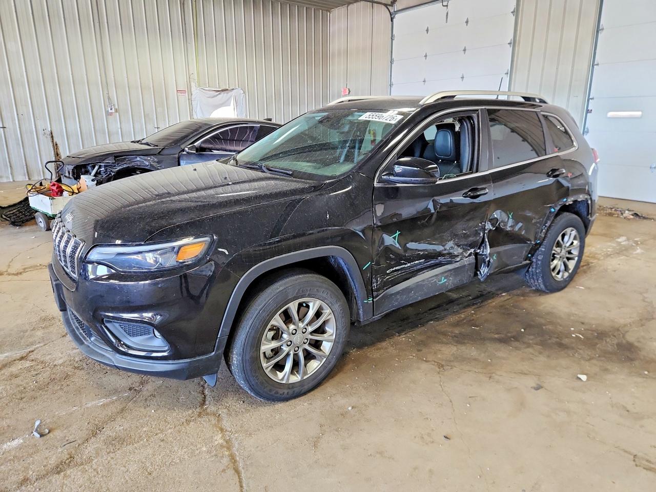 Salvage Jeep Cherokee Image