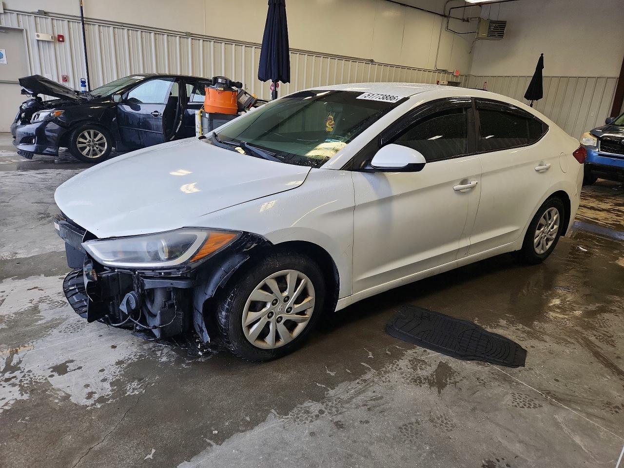 Salvage Hyundai ELANTRA Image