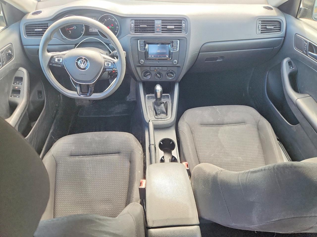 Volkswagen Jetta S