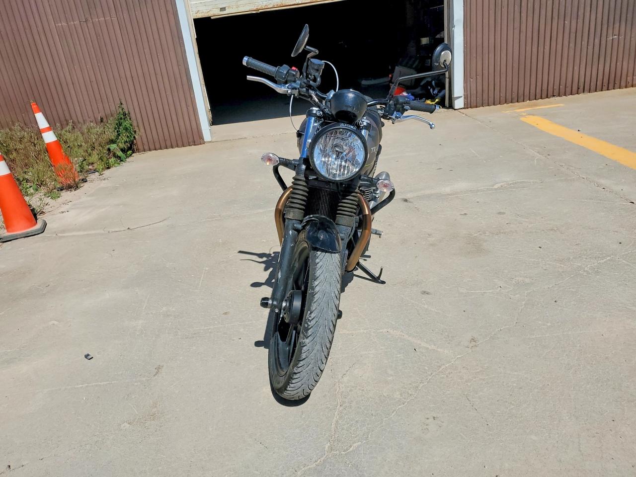 Triumph Other 900