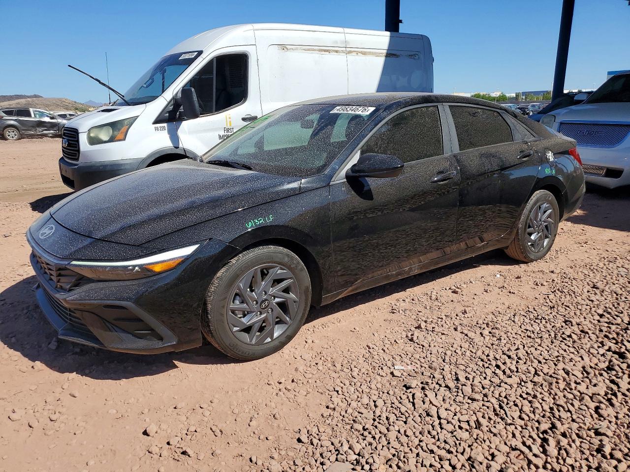 Salvage Hyundai ELANTRA Image