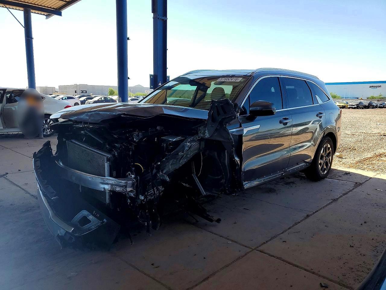 Salvage Kia Sorento Image
