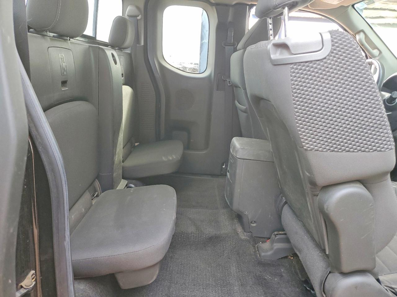 Nissan Frontier Sv V6
