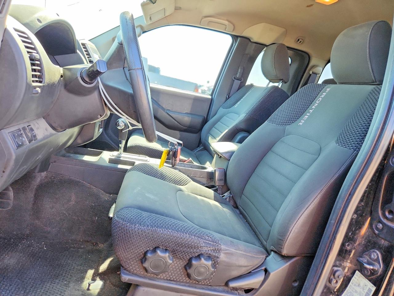 Nissan Frontier Sv V6