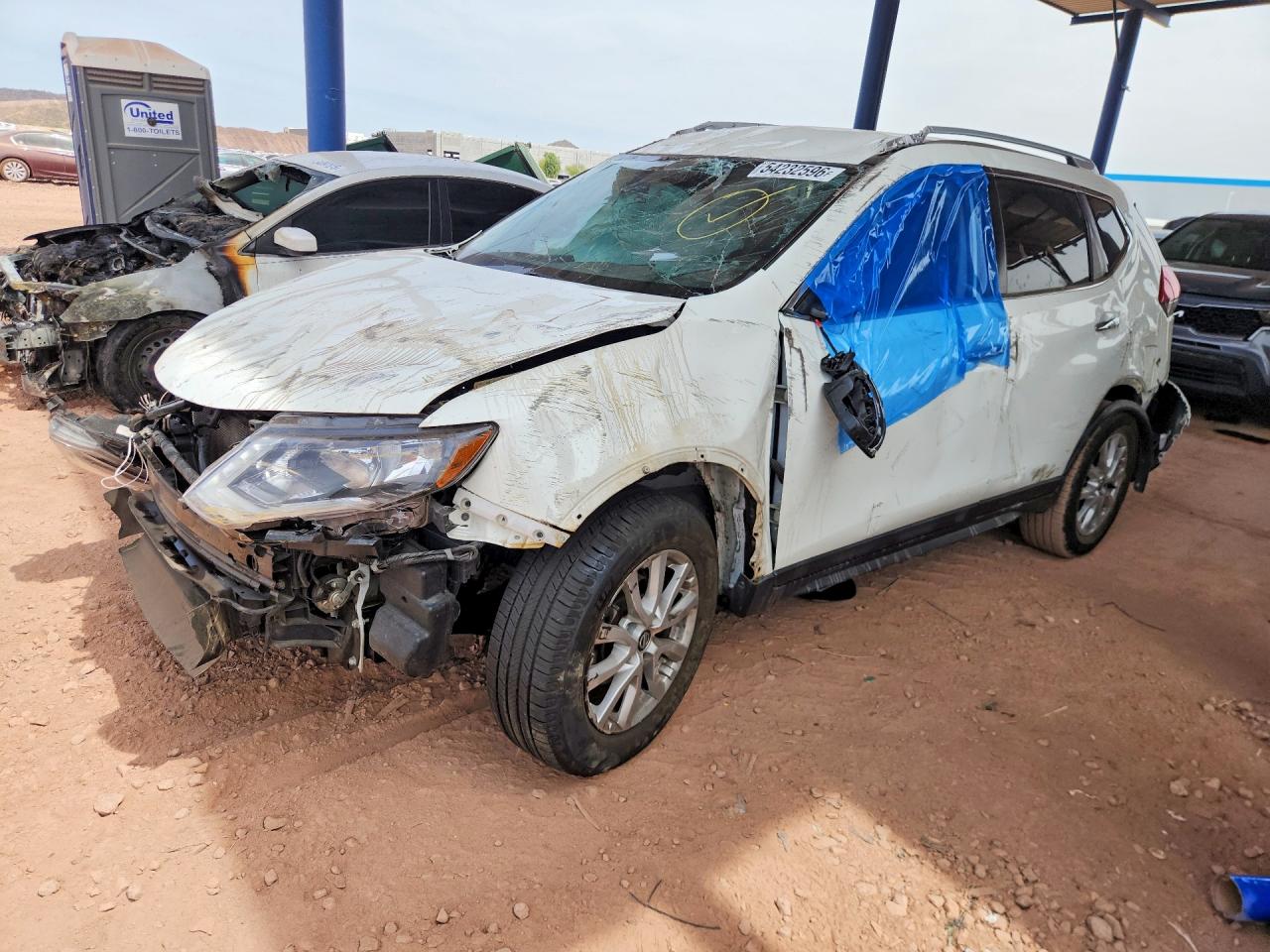 Salvage Nissan Rogue Image