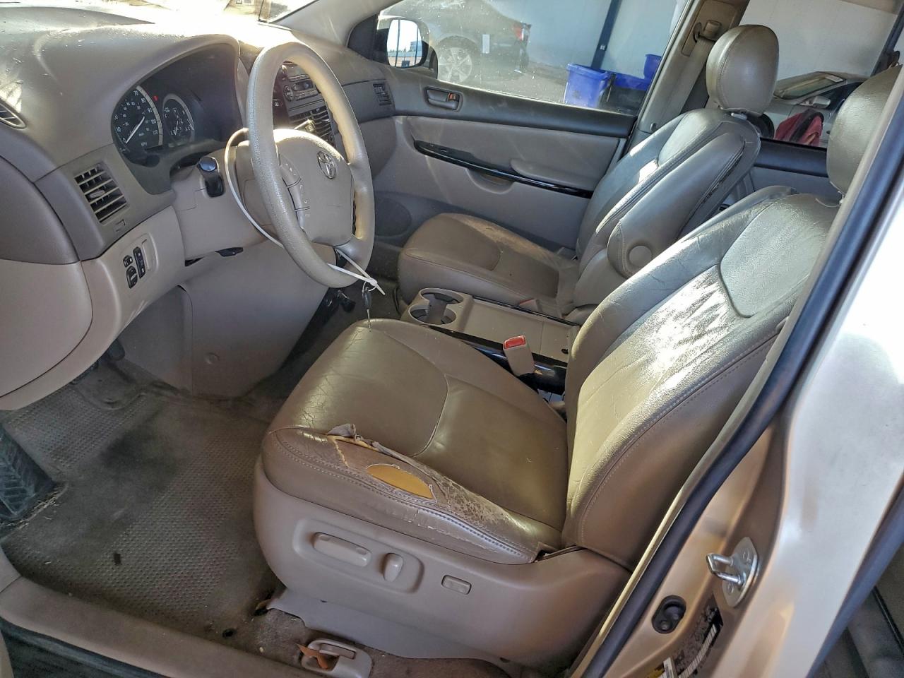 Toyota Sienna Le 8 Passenger