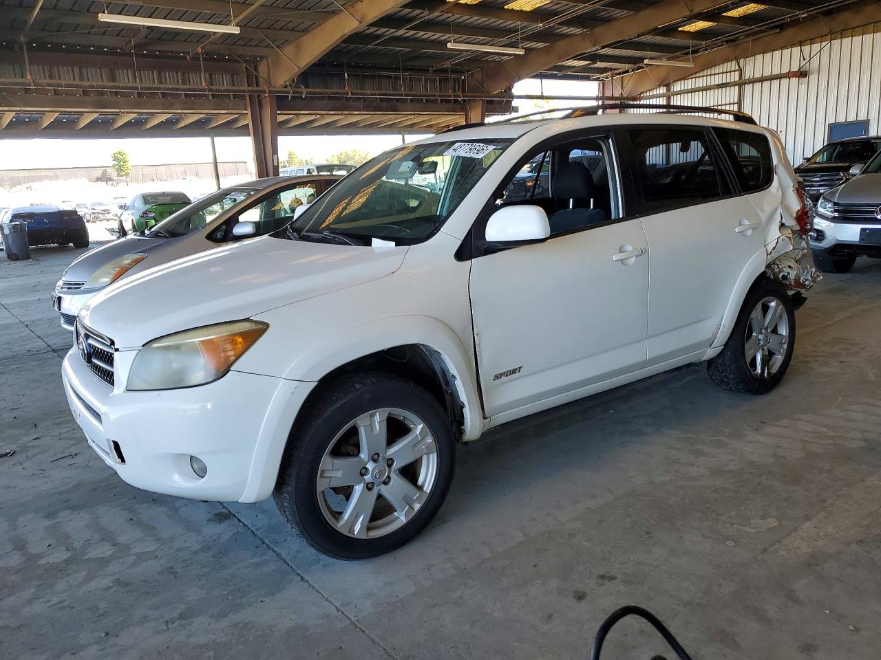 Salvage Toyota RAV4 Image