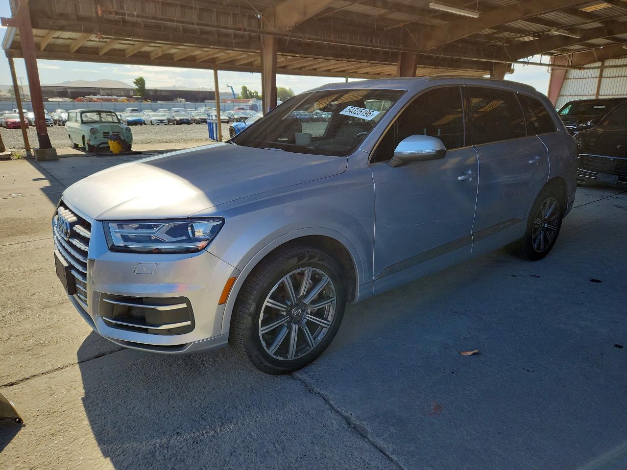 Salvage Audi Q7 Image
