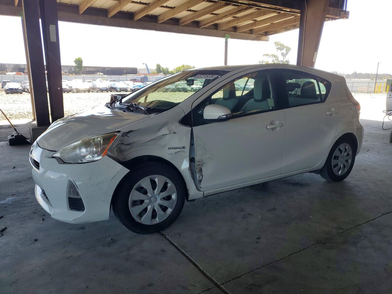 Salvage Toyota Prius Image