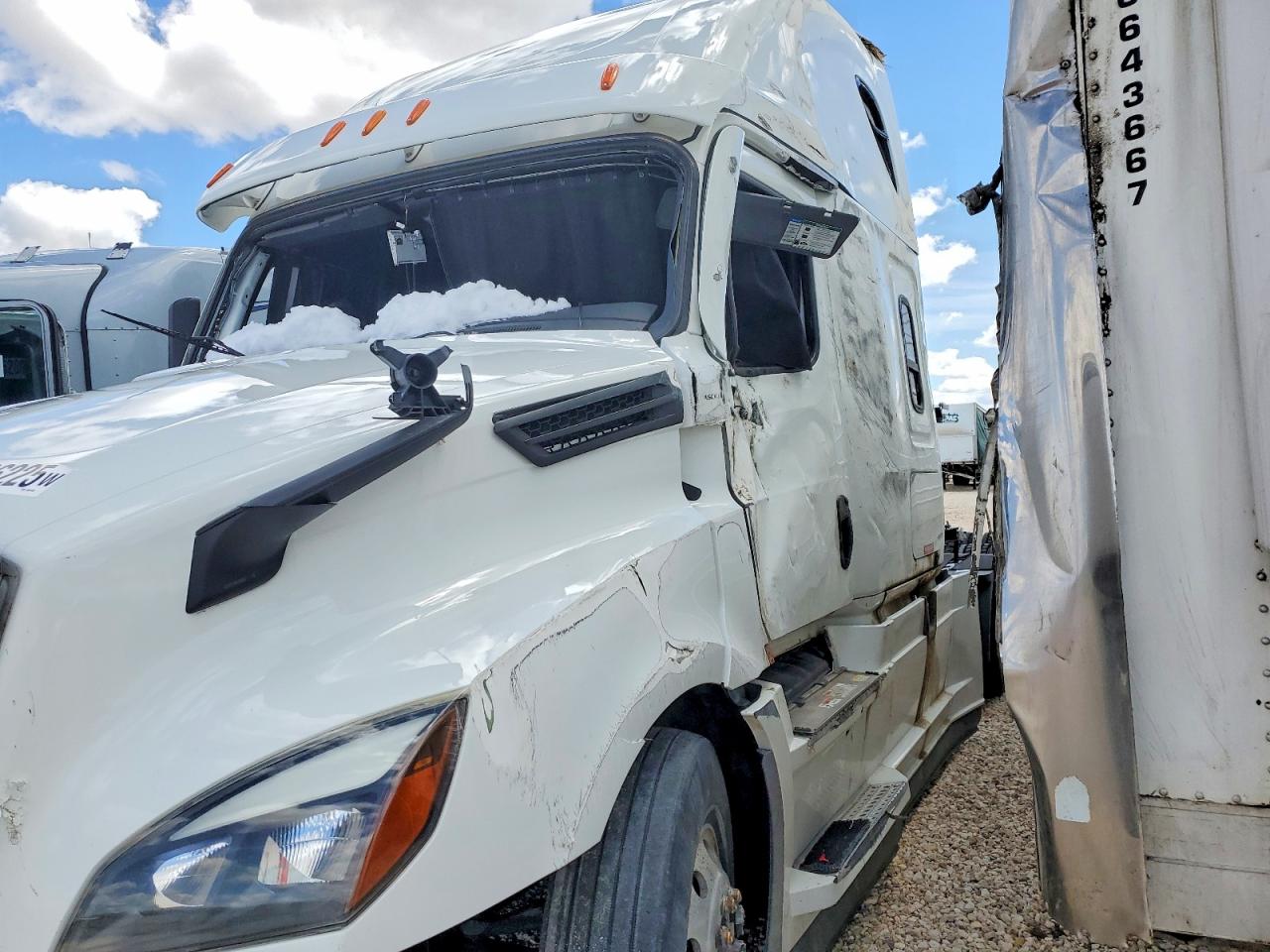 Freightliner Cascadia 126