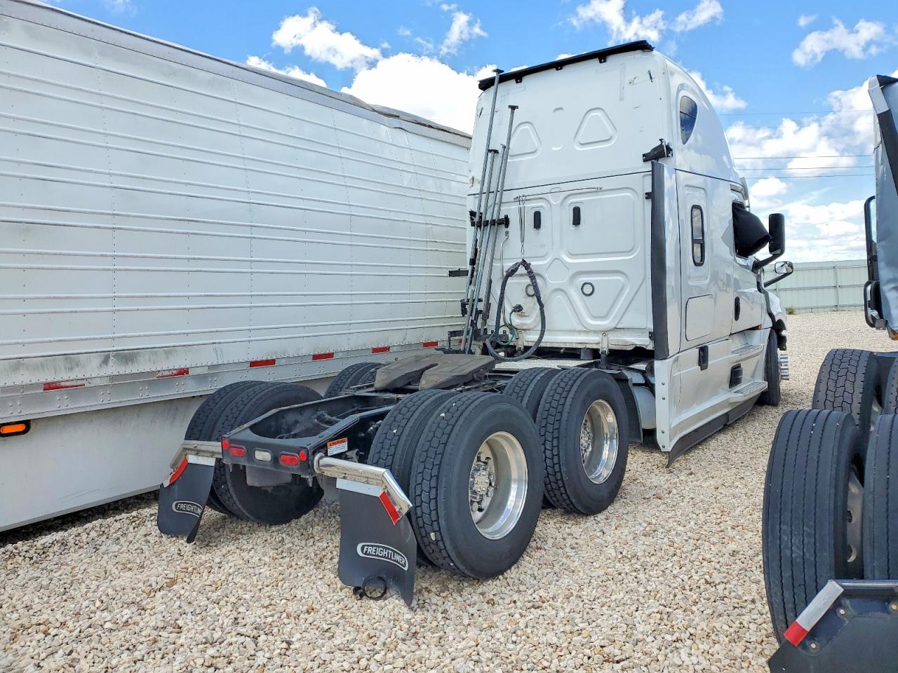 Freightliner Cascadia 126
