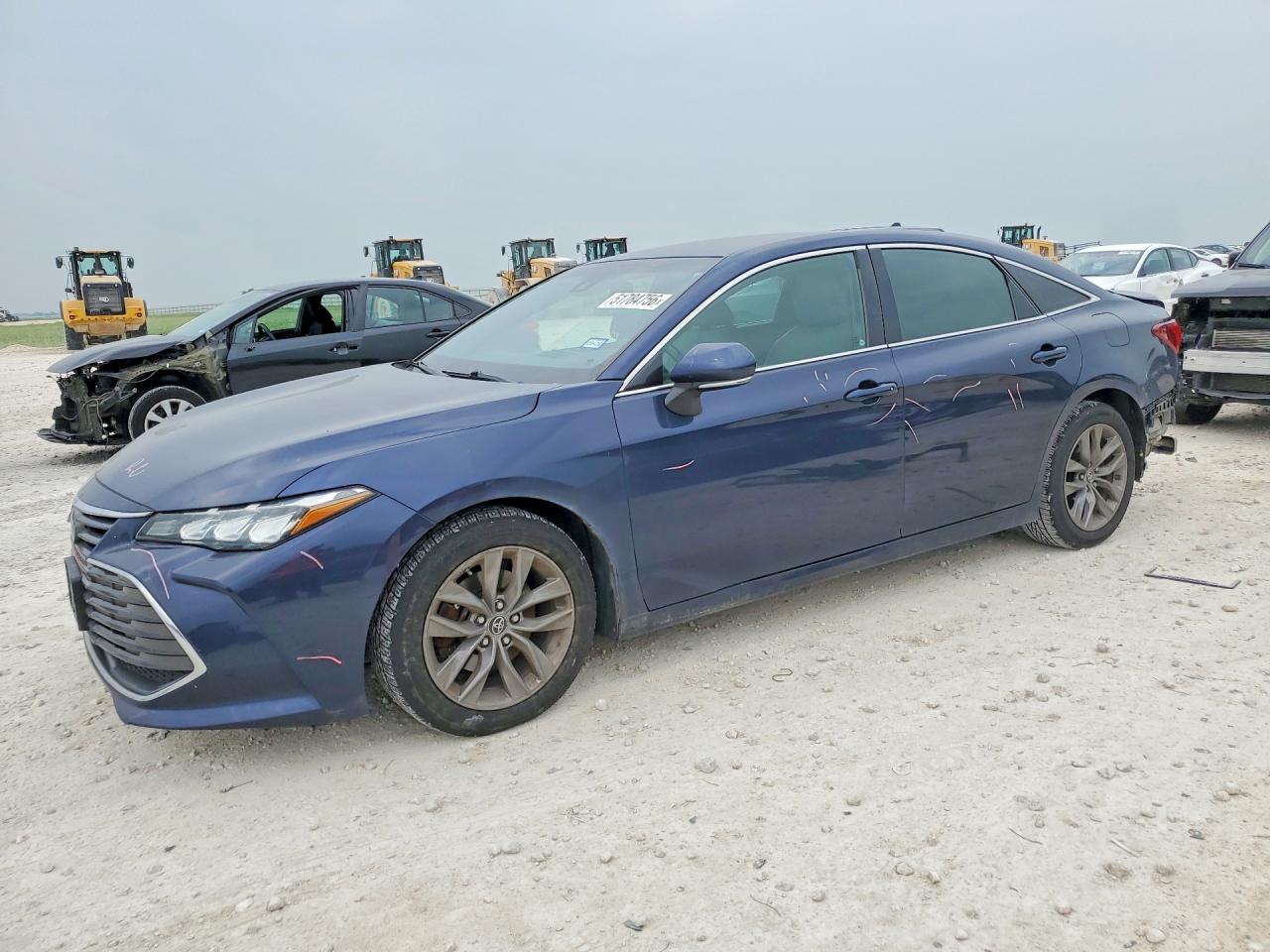 Salvage Toyota Avalon Image