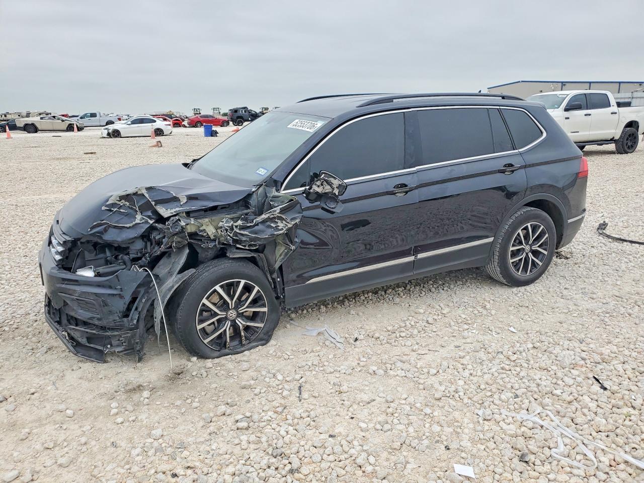 Salvage Volkswagen Tiguan Image