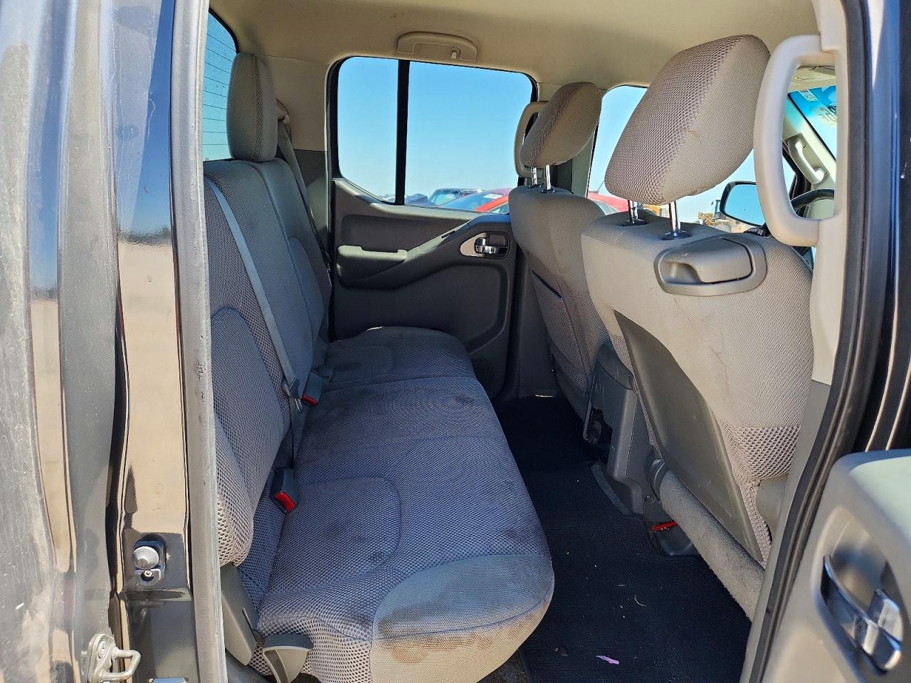 Nissan Frontier S
