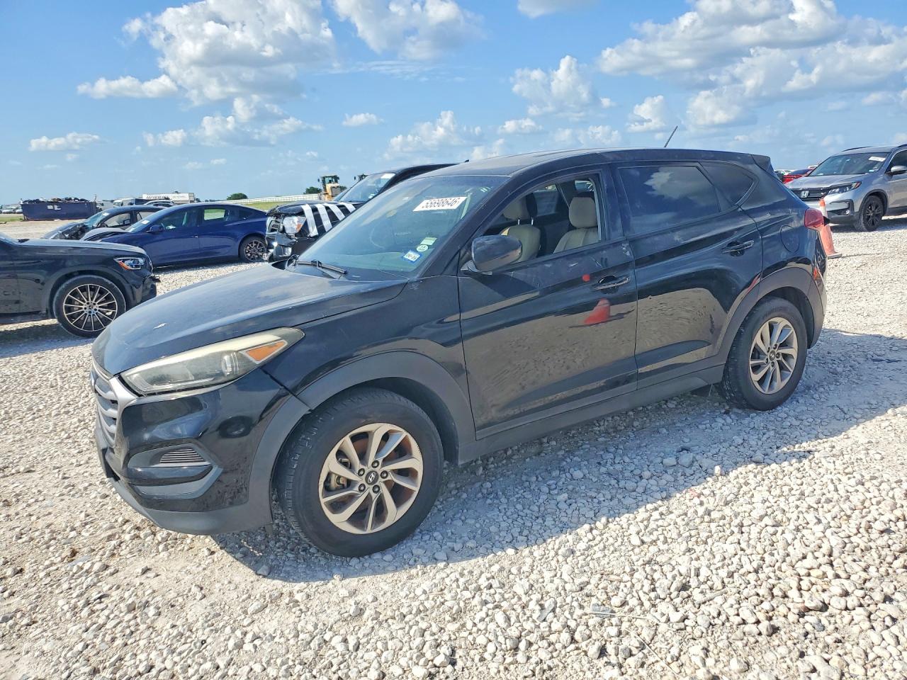 Salvage Hyundai TUCSON Image