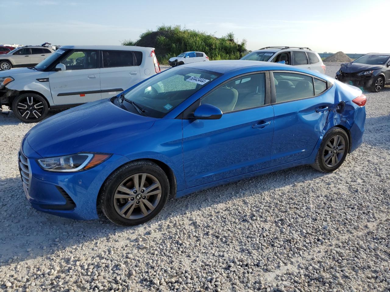 Salvage Hyundai ELANTRA Image