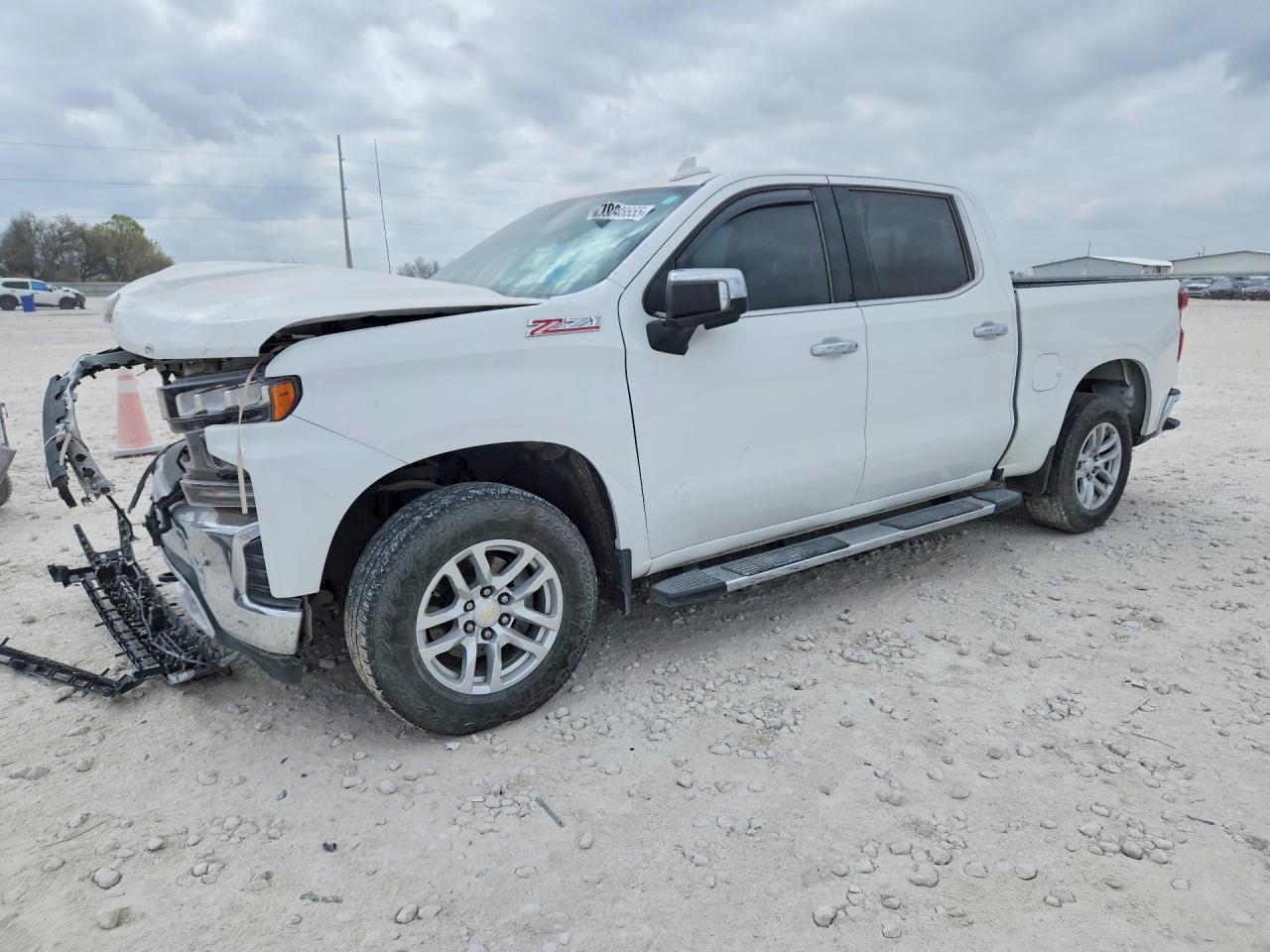 Salvage Chevrolet Silverado Image