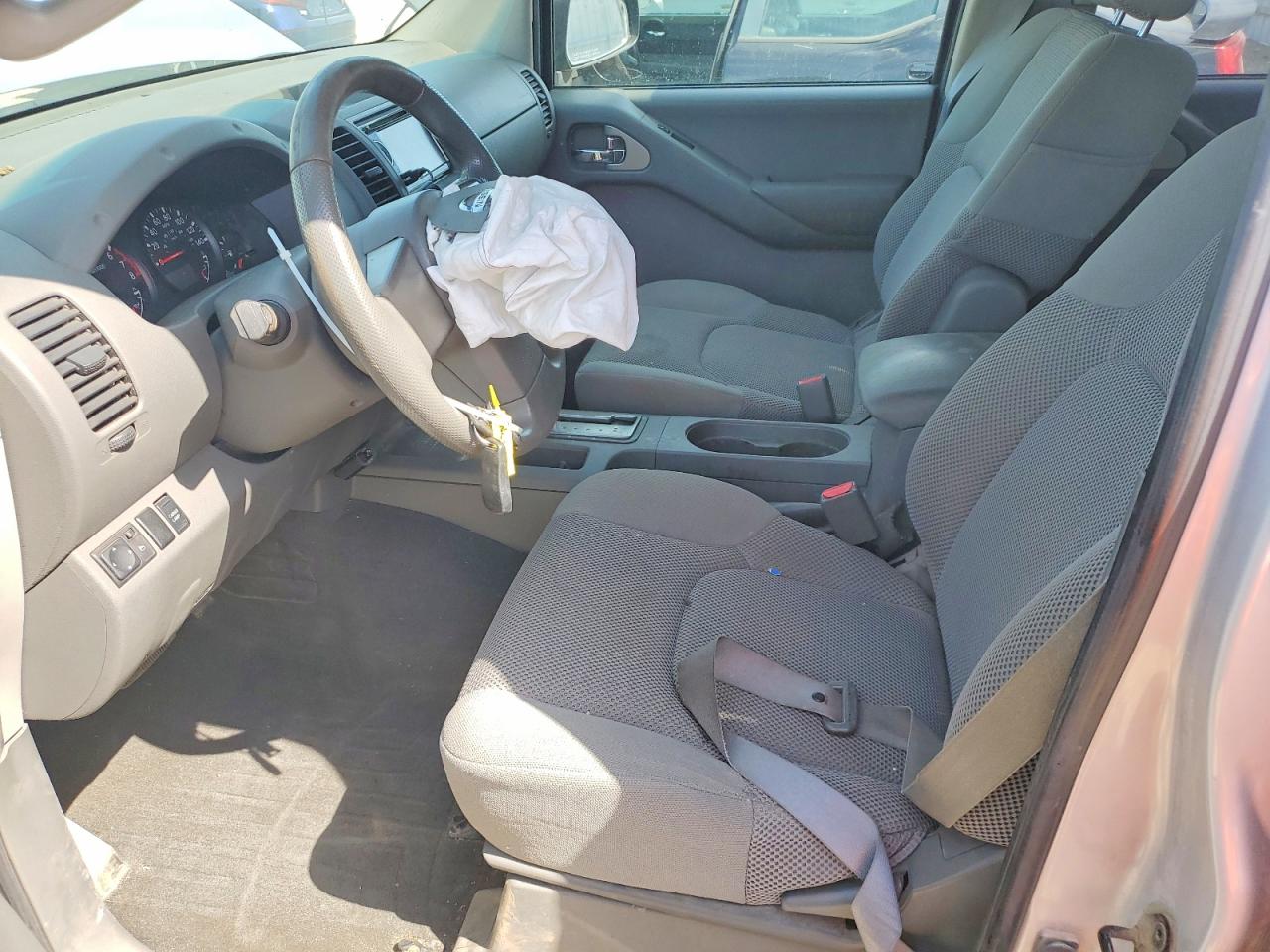 Nissan Frontier Se V6