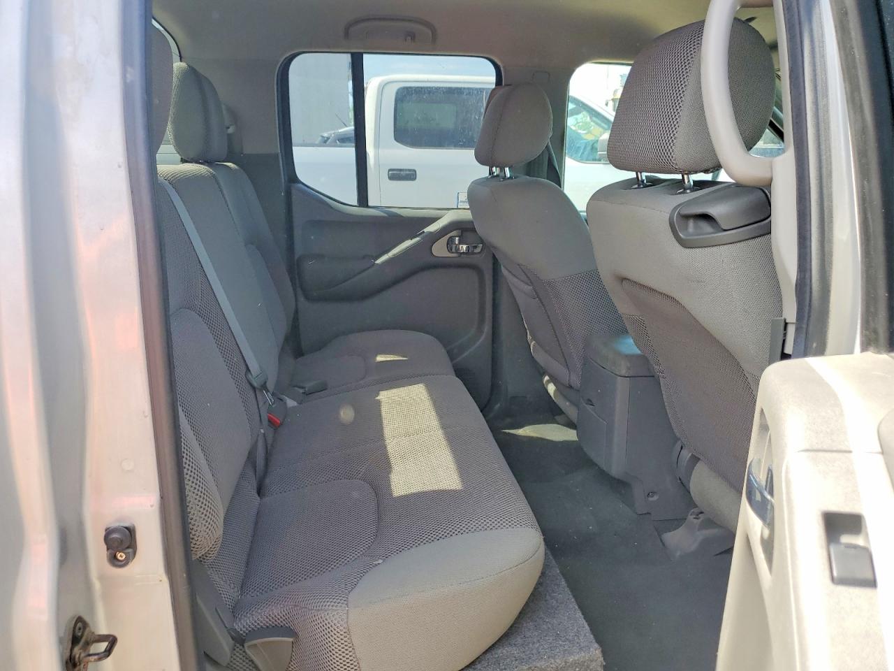 Nissan Frontier Se V6
