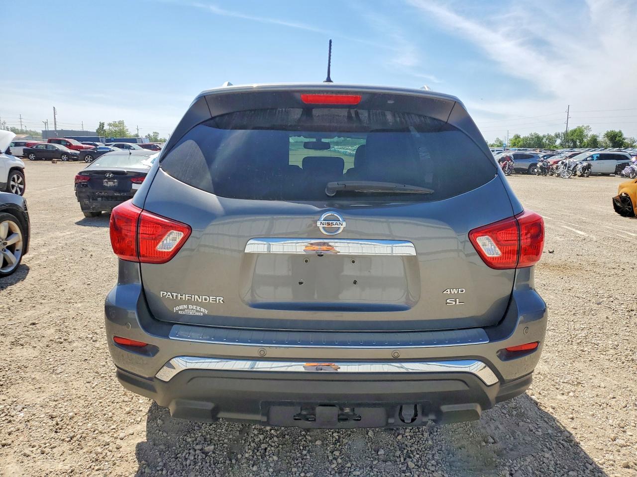 Nissan Pathfinder S