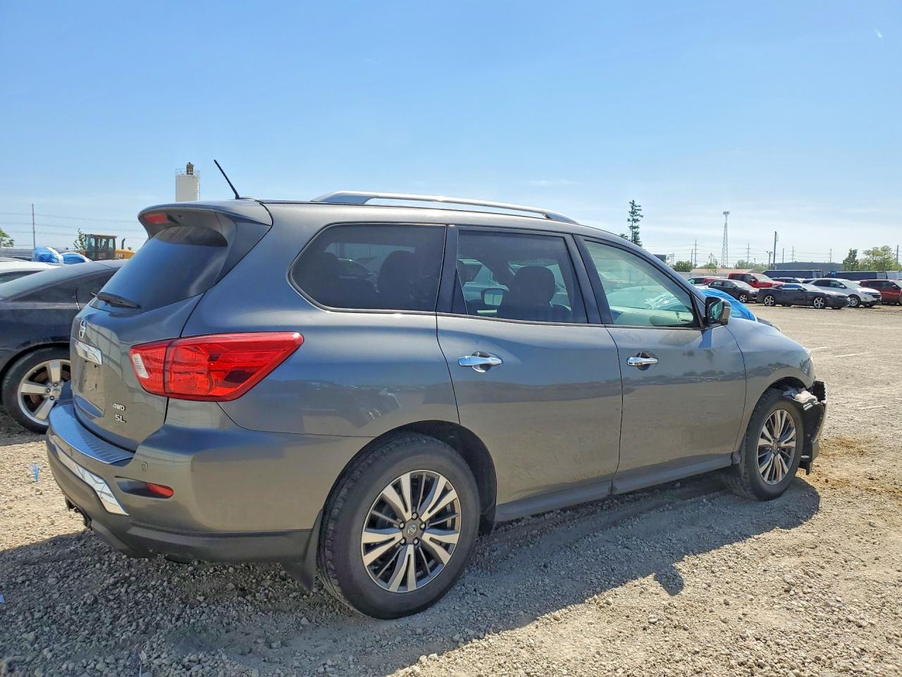 Nissan Pathfinder S