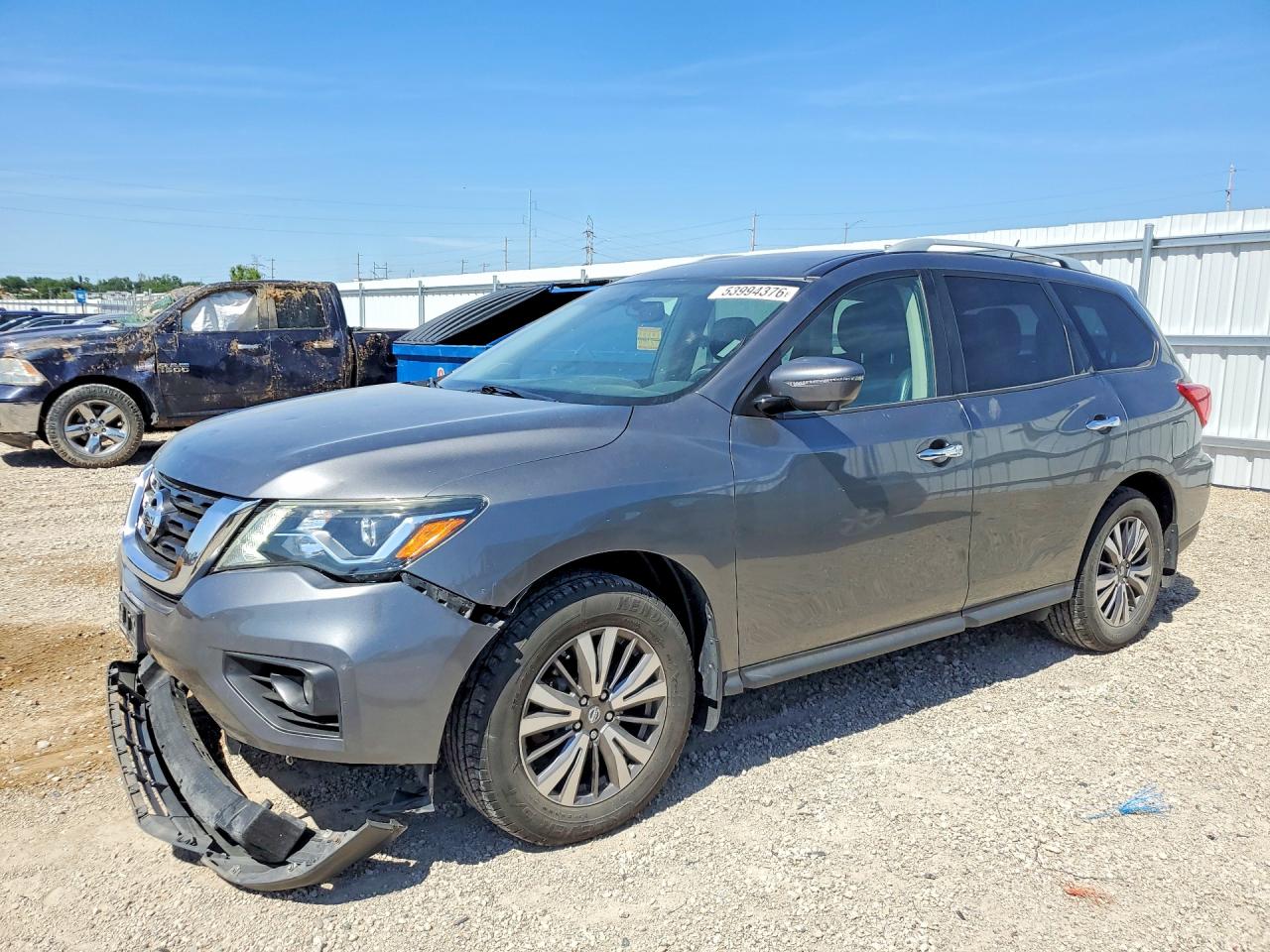 Salvage Nissan Pathfinder Image