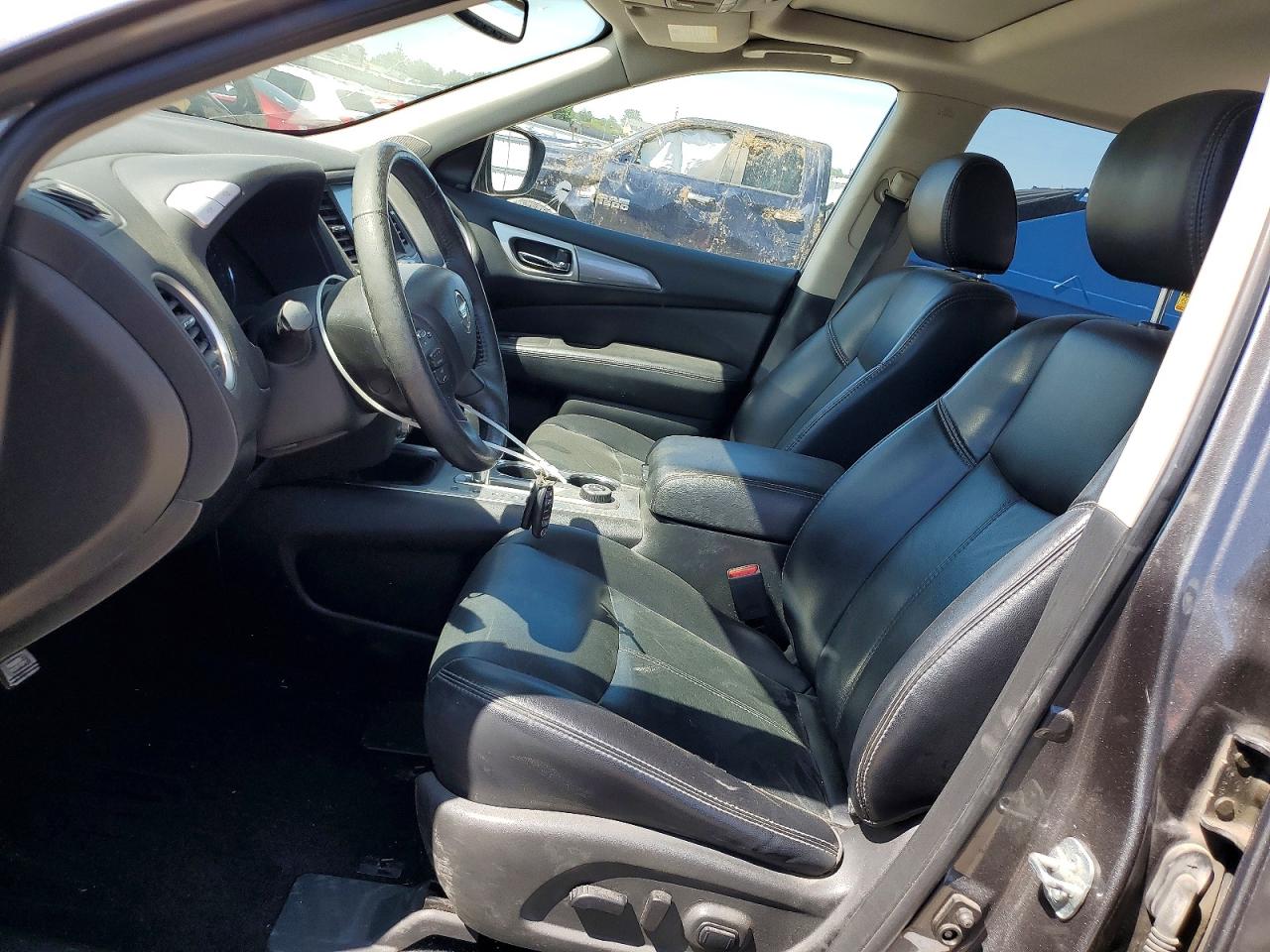 Nissan Pathfinder S