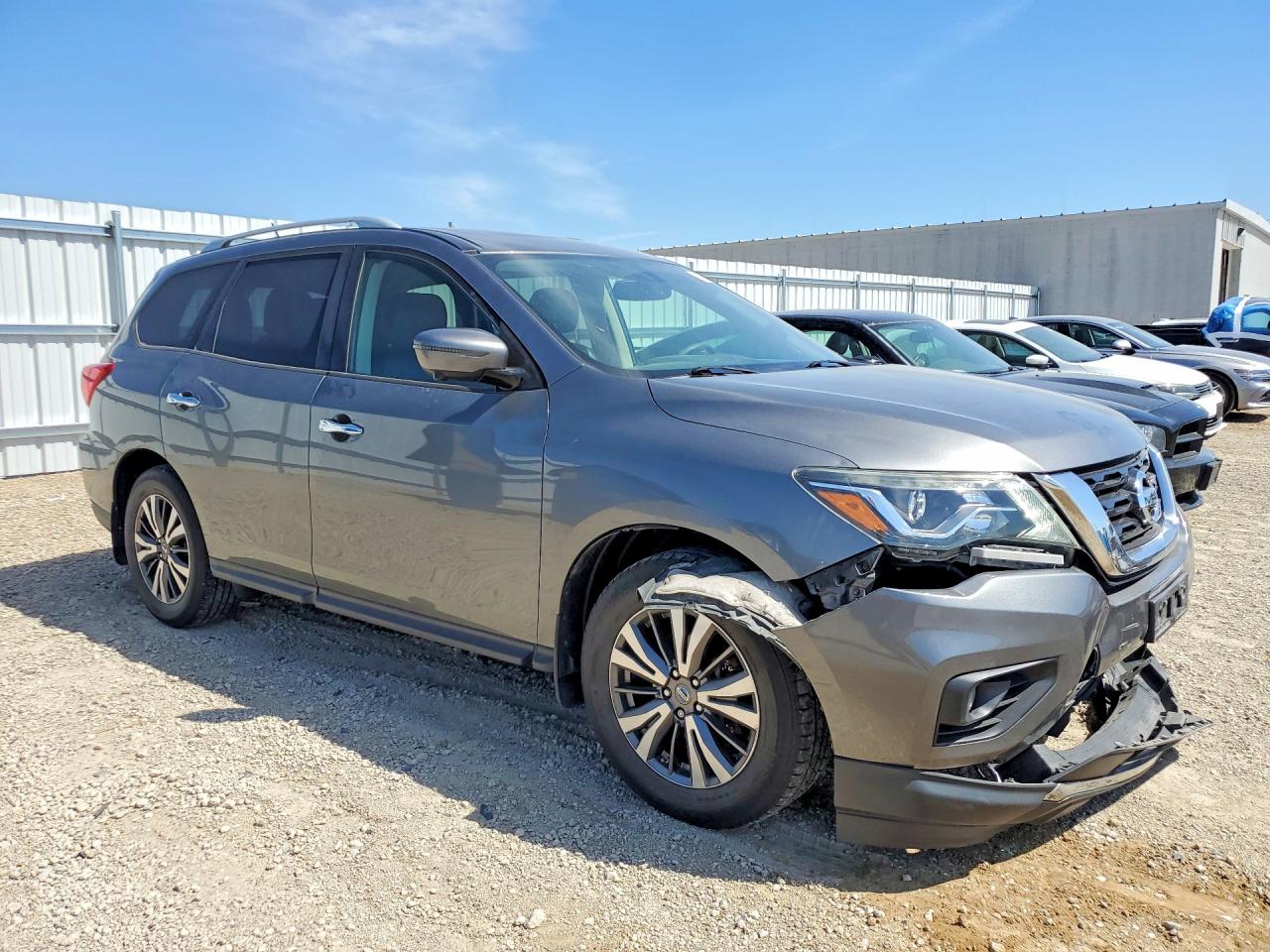 Nissan Pathfinder S