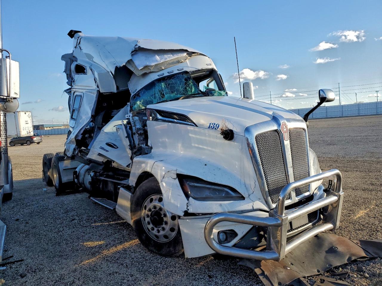Salvage Kenworth Construction Image
