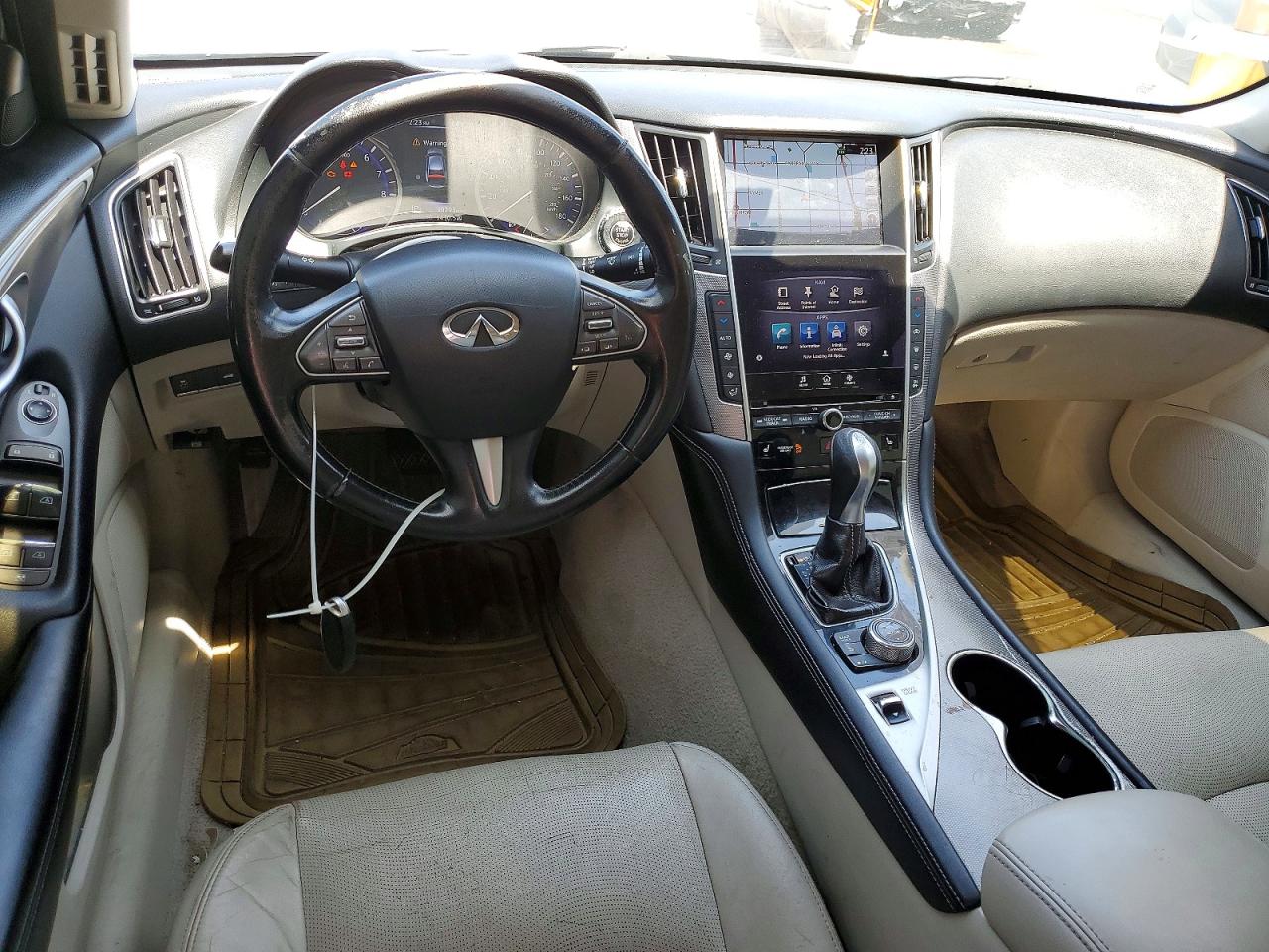 INFINITI Q50 Premium