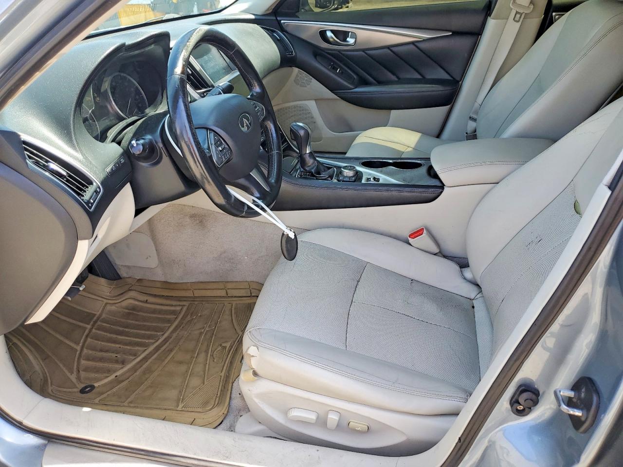 INFINITI Q50 Premium