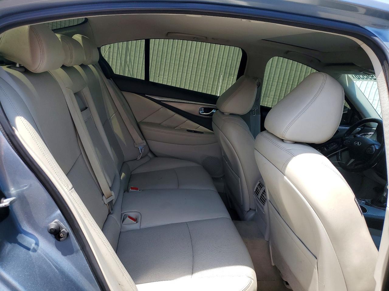 INFINITI Q50 Premium
