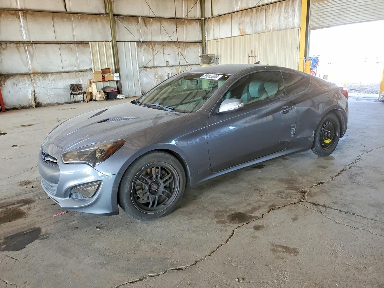 Salvage Hyundai Genesis Image