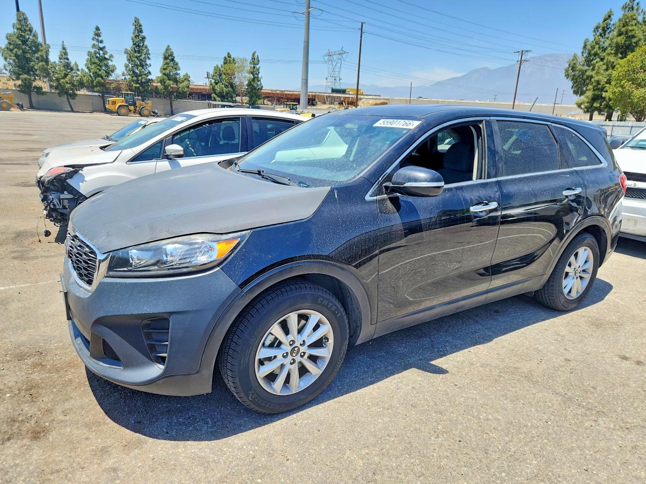 Salvage Kia Sorento Image