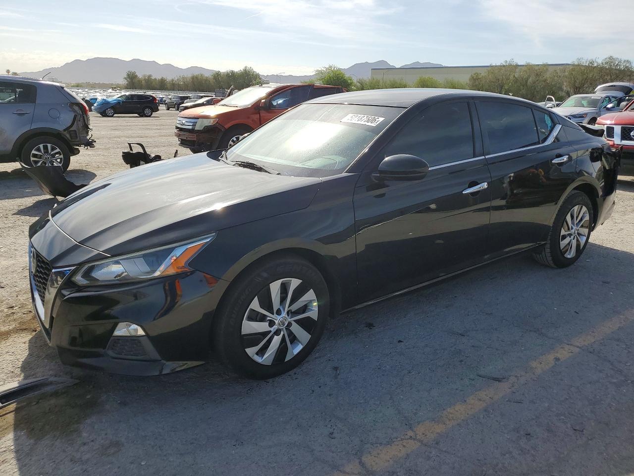 Salvage Nissan Altima Image