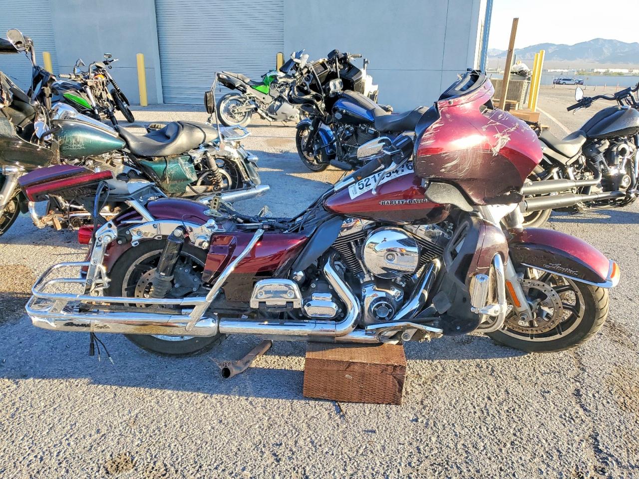 Salvage Harley-Davidson Fl Image