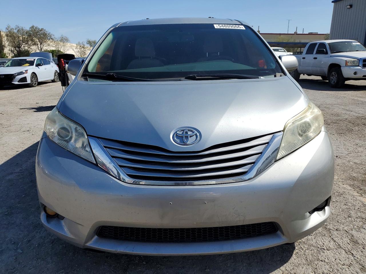 Toyota Sienna Le