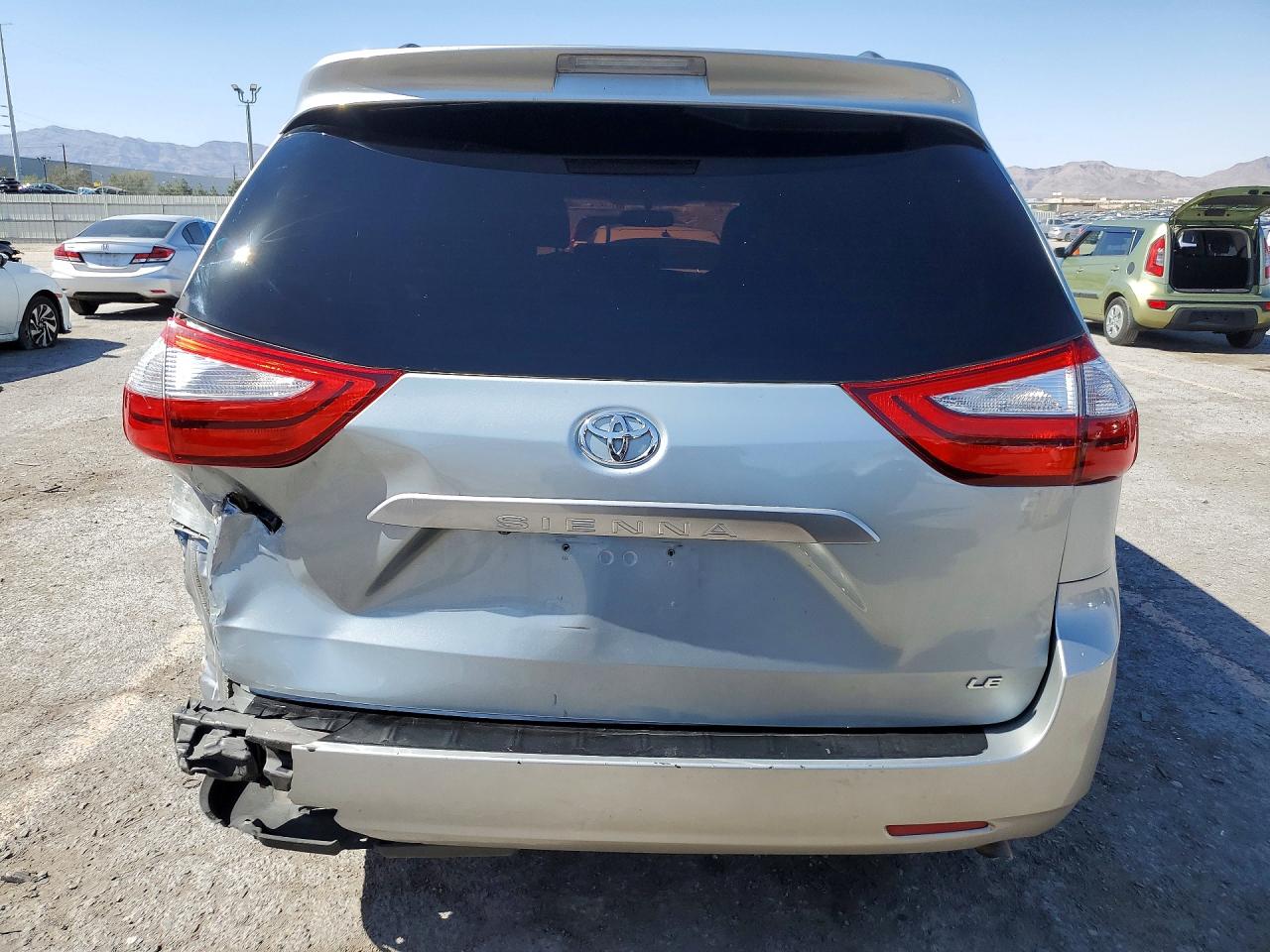 Toyota Sienna Le