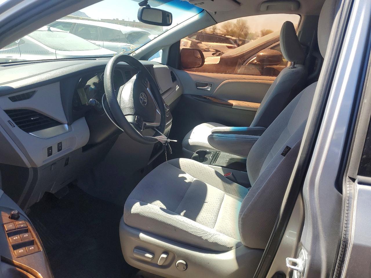 Toyota Sienna Le