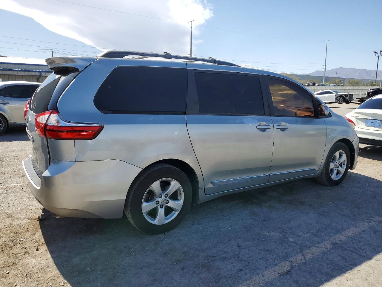 Toyota Sienna Le