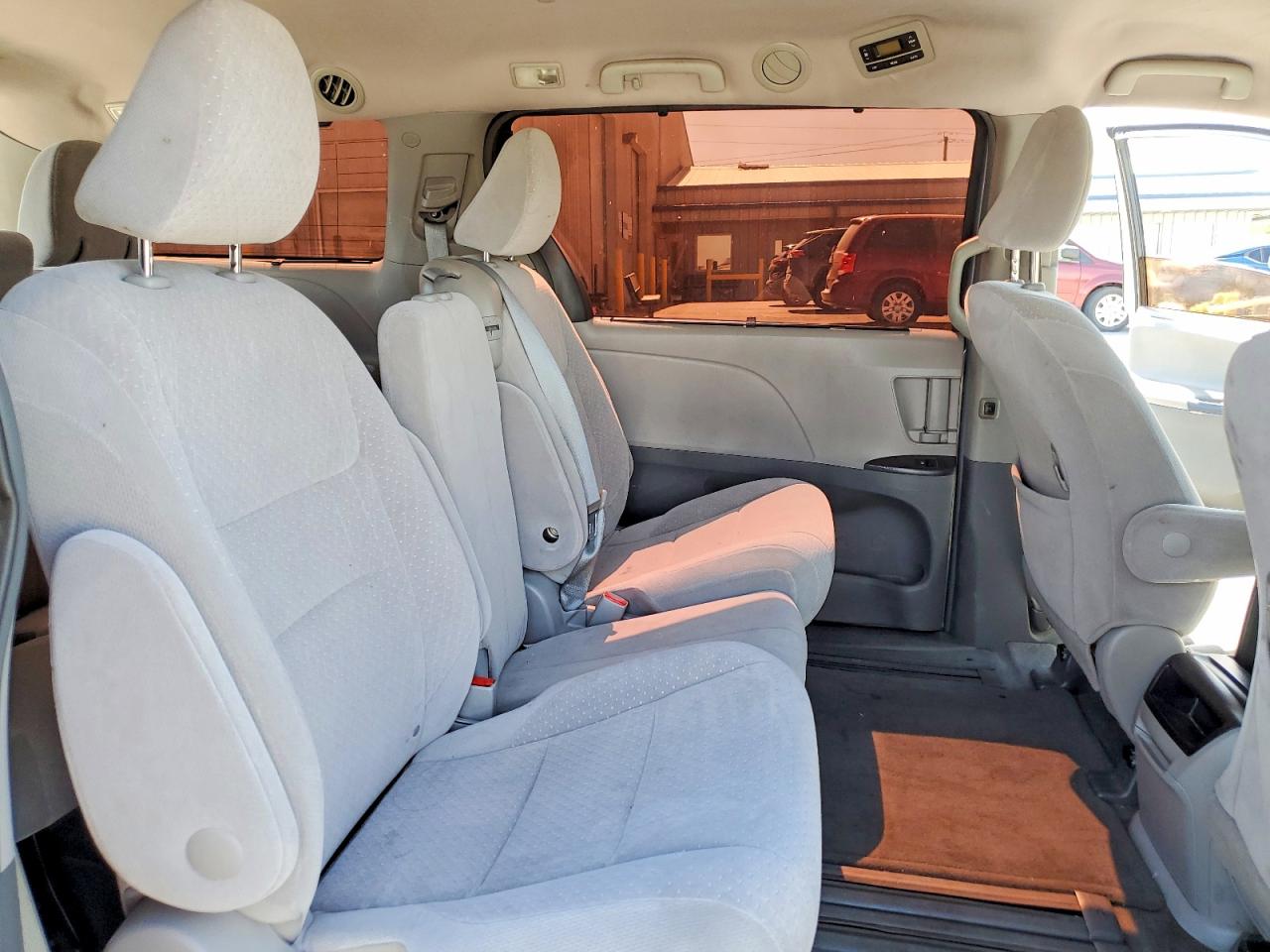 Toyota Sienna Le