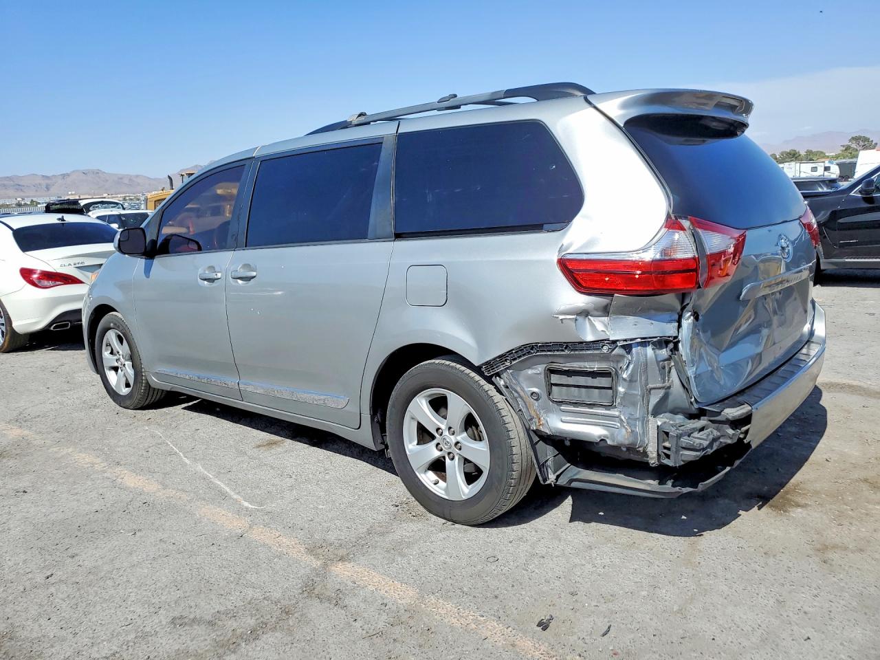 Toyota Sienna Le