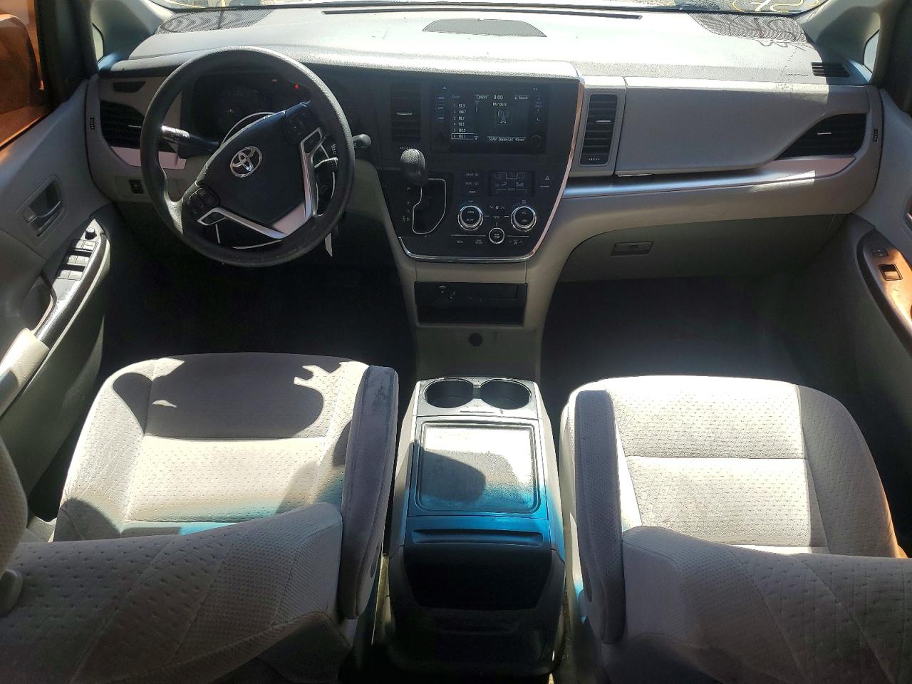 Toyota Sienna Le