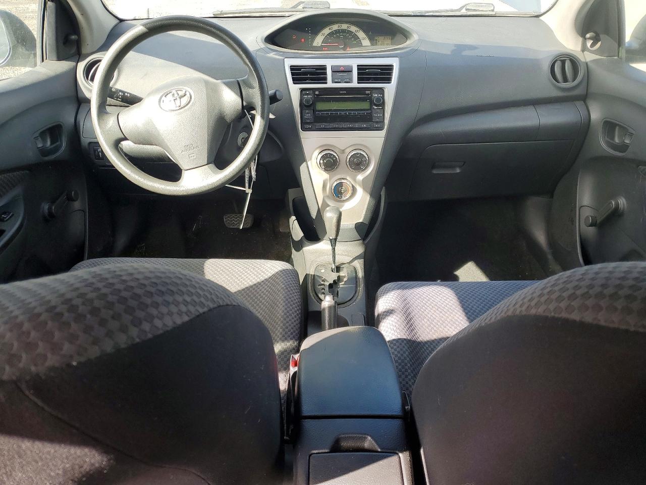Toyota Yaris Base