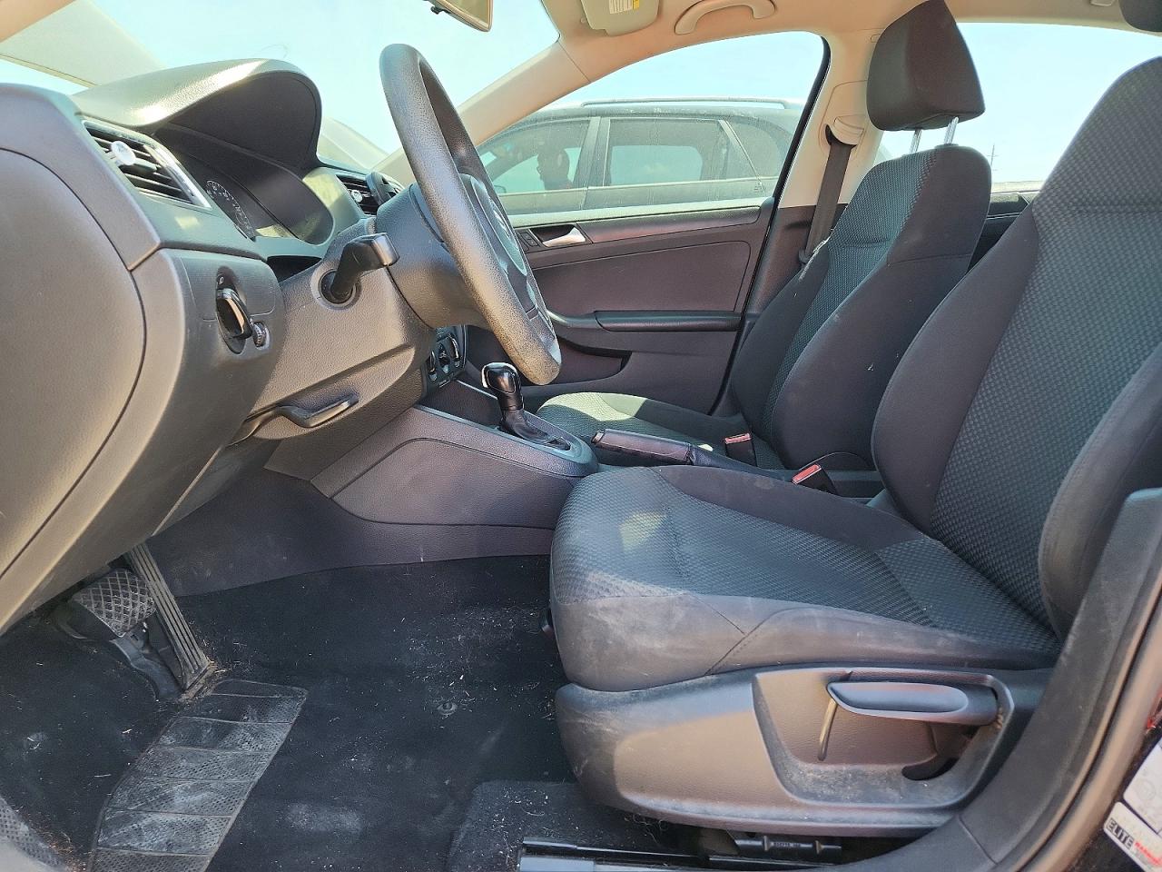 Volkswagen Jetta Base