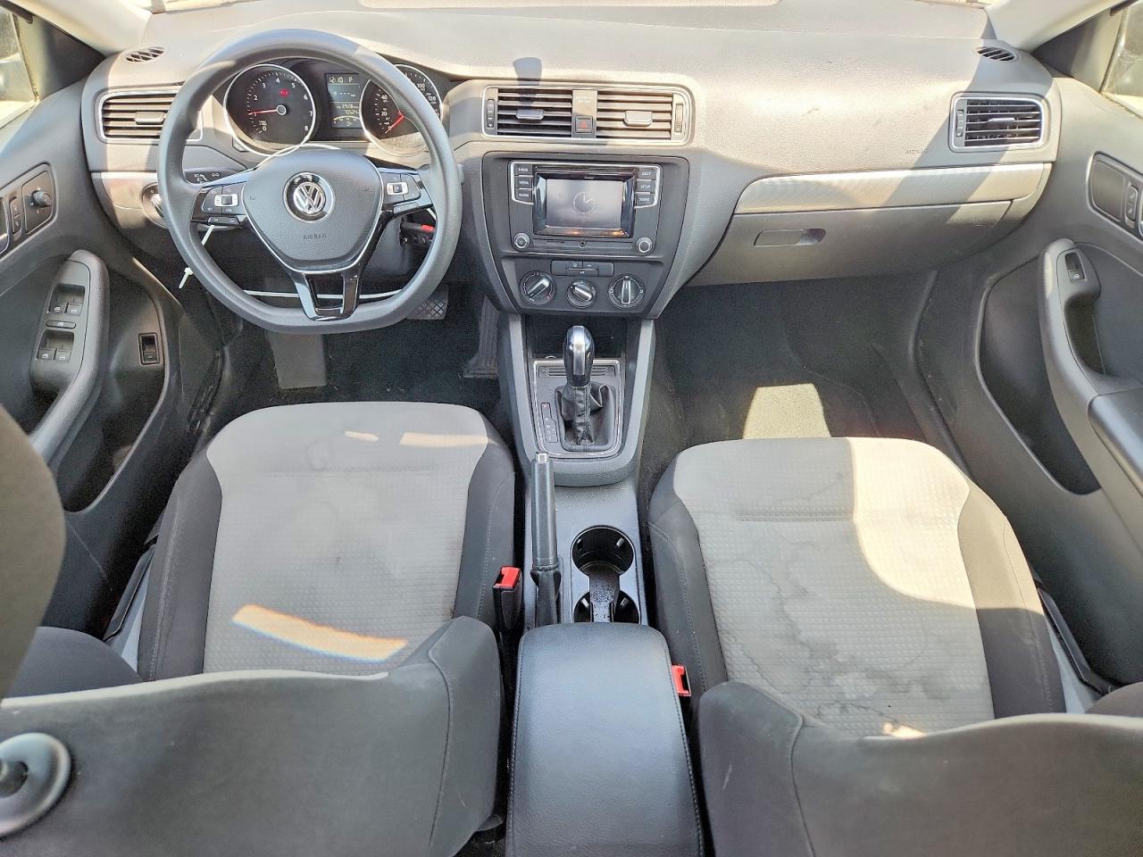 Volkswagen Jetta S