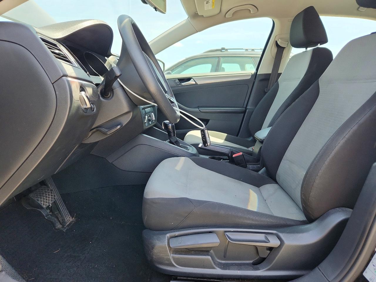 Volkswagen Jetta S
