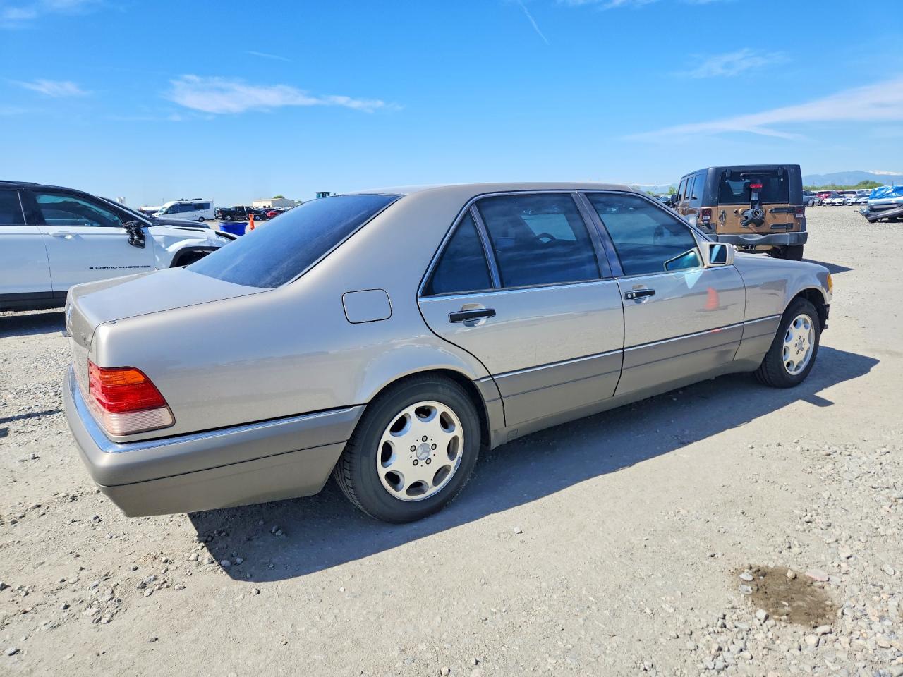 Mercedes-Benz S-Class 320