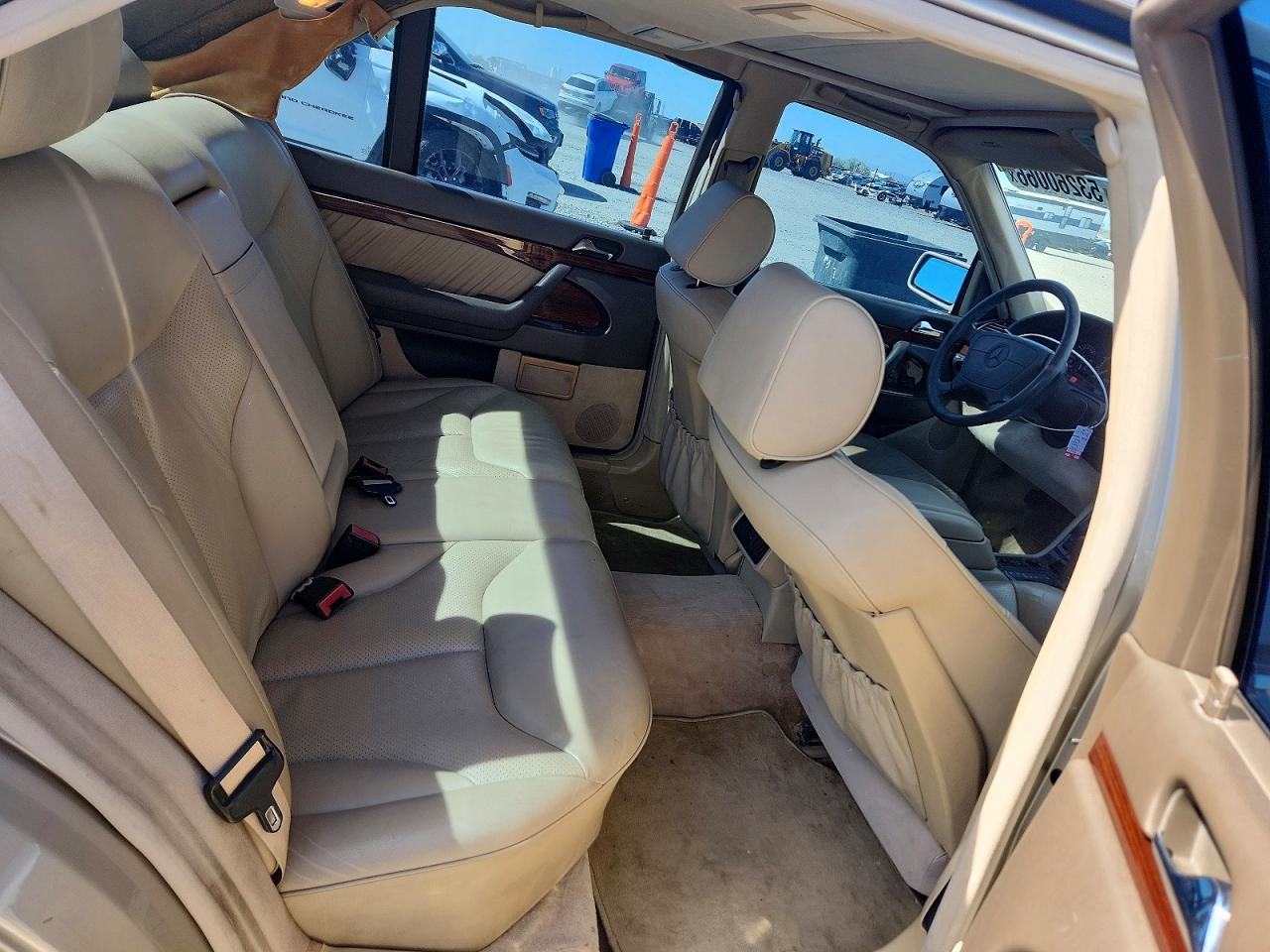 Mercedes-Benz S-Class 320