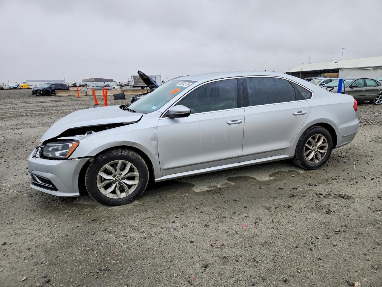Salvage Volkswagen Passat Image